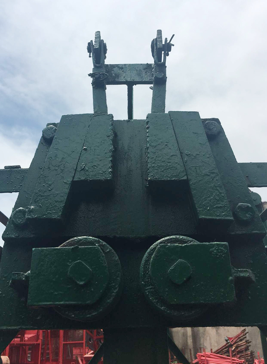 Material hoist