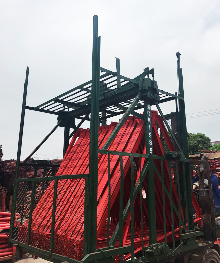 Material hoist